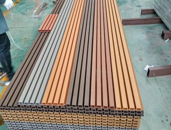trần nhựa ngoài trời