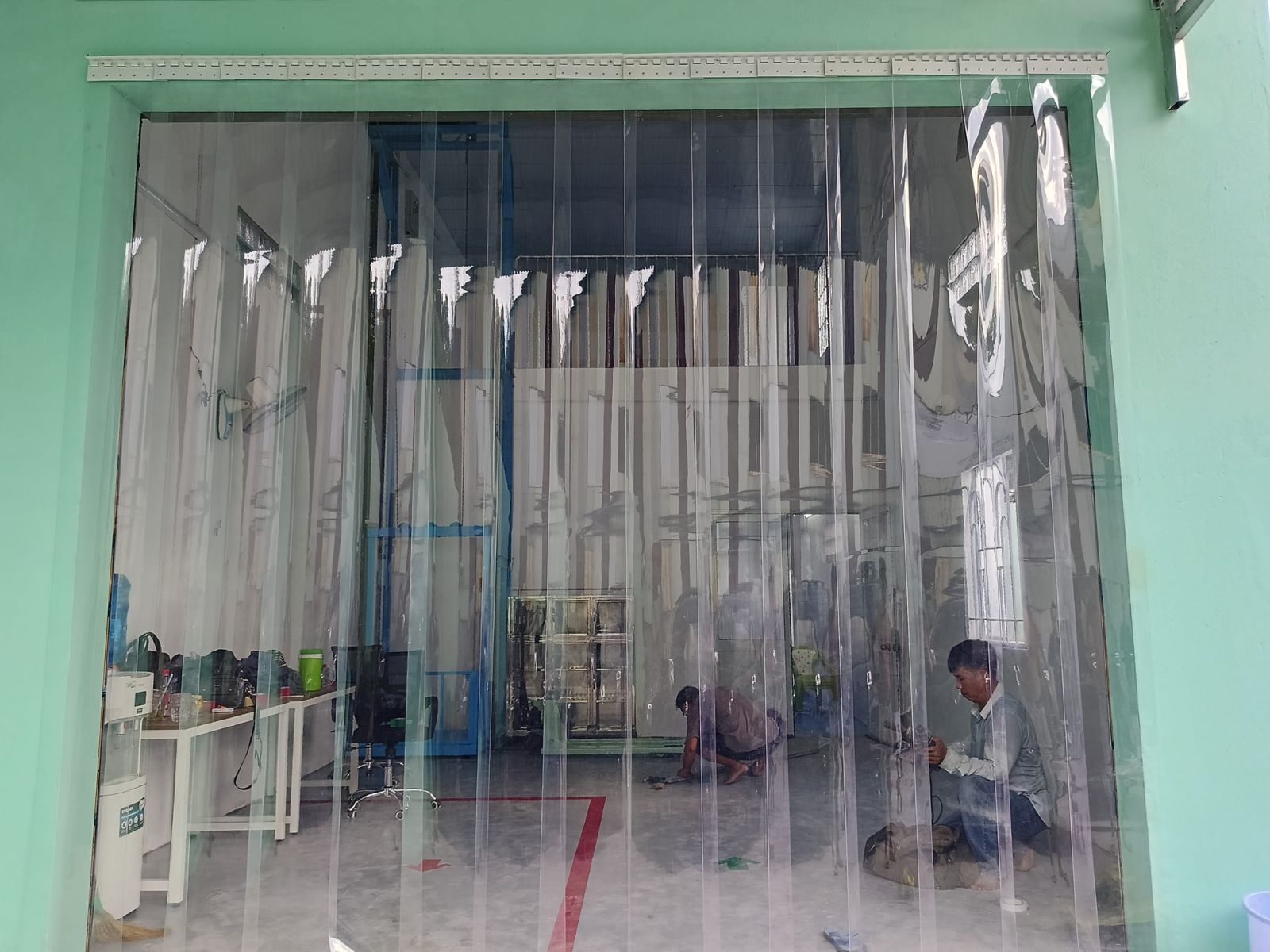 Thi công rèm ngăn lạnh tại thuận an bình dương