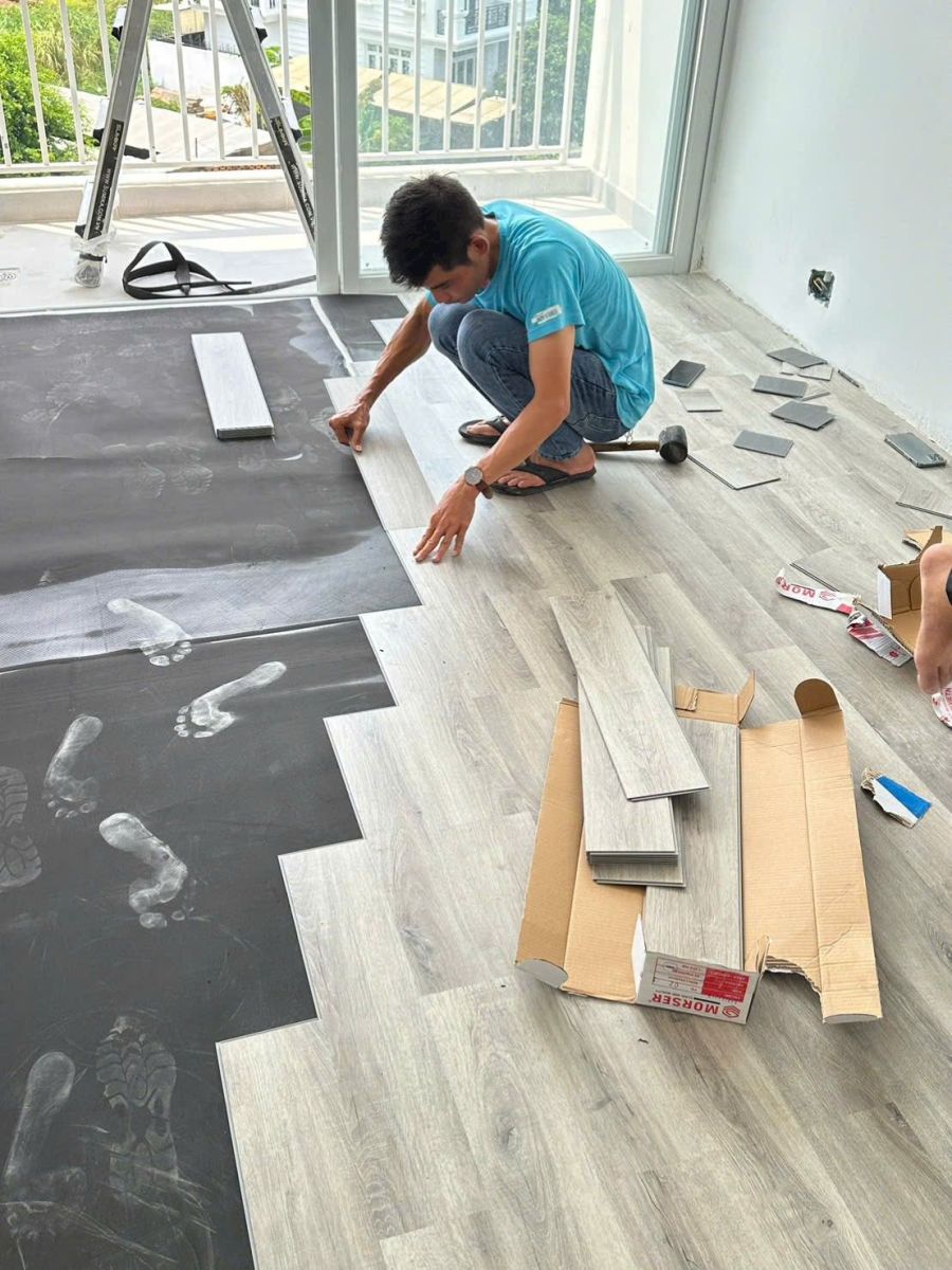 Thi công sàn nhựa hèm khóa tại thủ dầu một bình dương