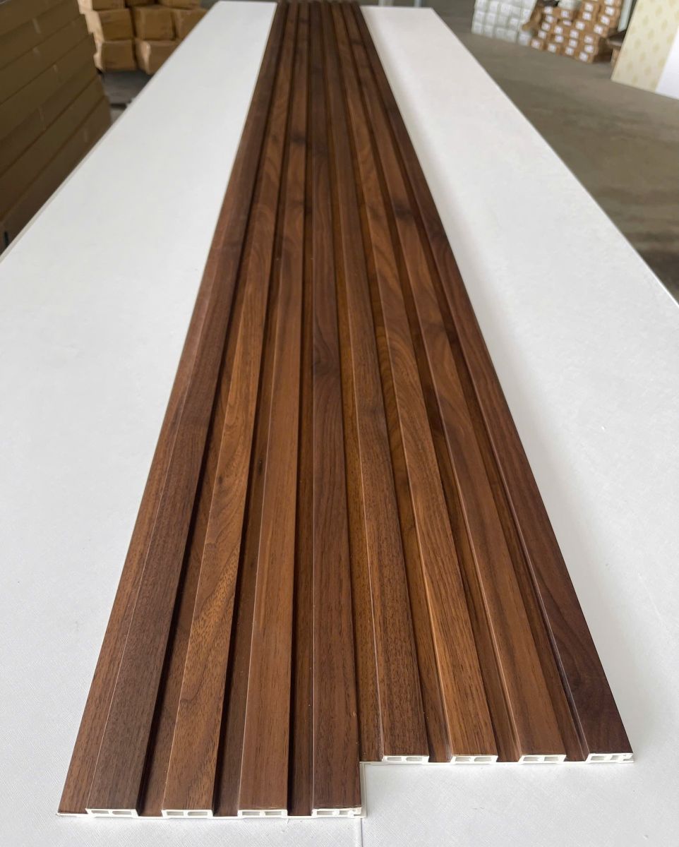 lam sóng nhựa giả gỗ Bình Dương