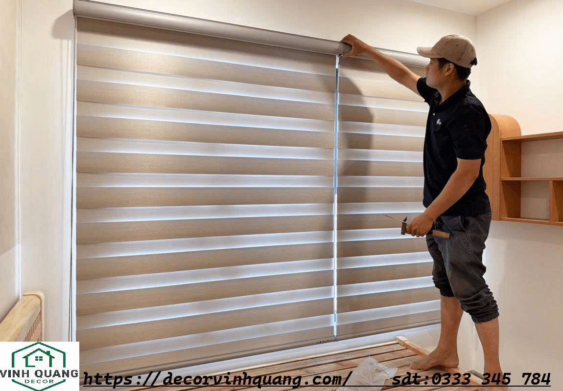 Đội ngũ kỹ thuật Vinh Quang lắp đặt màn sáo gỗ Bình Dương tận nơi