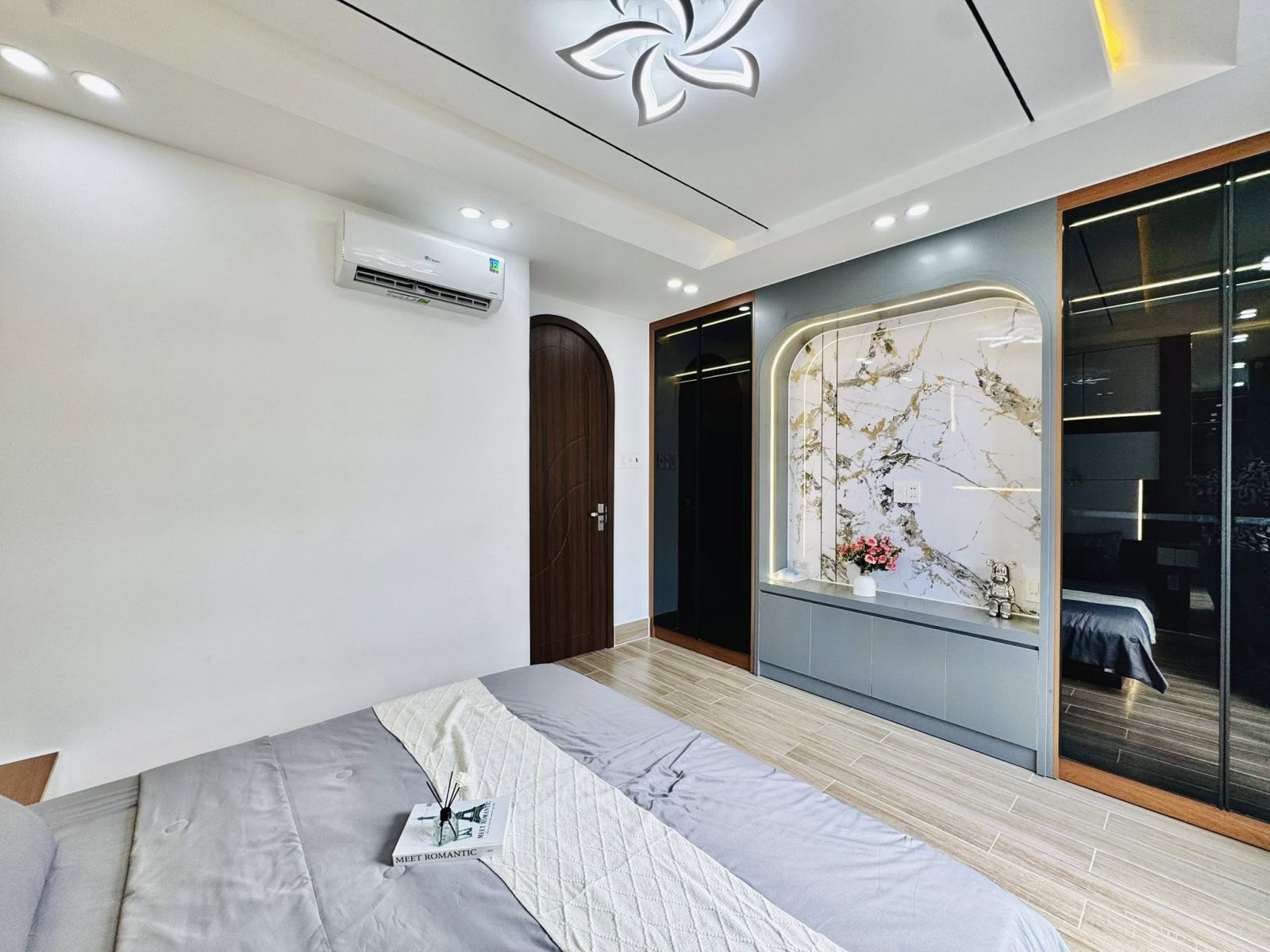 Thi công tấm ốp than tre vân đá tại bình dương