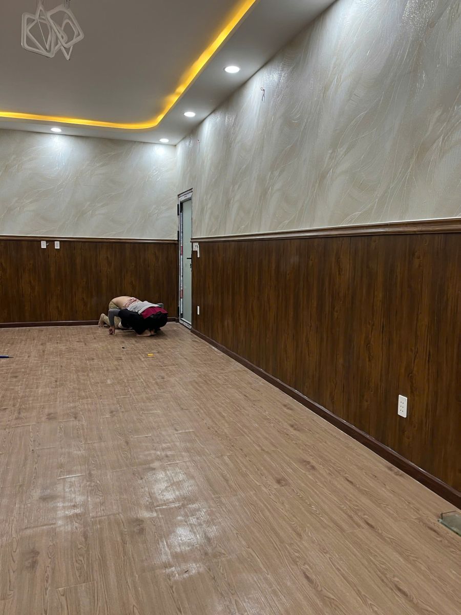 Đội ngũ thợ Decor Vinh Quang đang hoàn thiện công trình tại Thủ Dầu Một